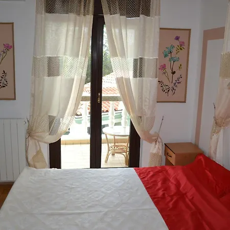 Villa Verde Apartments And Rooms Premantura Room photo
